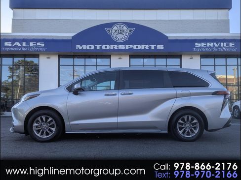 Used 2021 Toyota Sienna XLE image 1