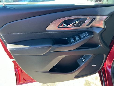 Used 2023 Chevrolet Traverse Premier image 15