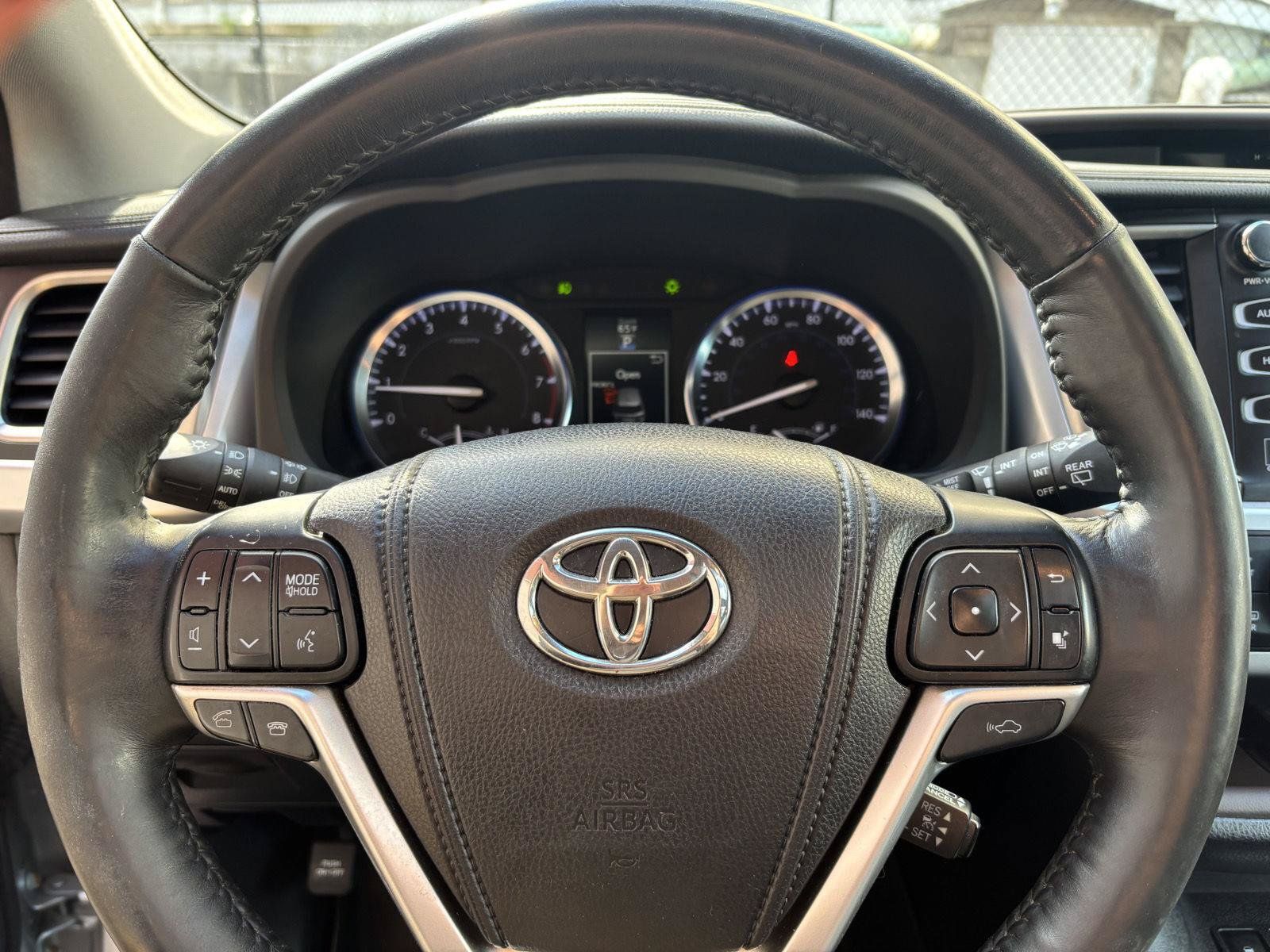 Used 2015 Toyota Highlander Limited Platinum AWD/4WD image 16