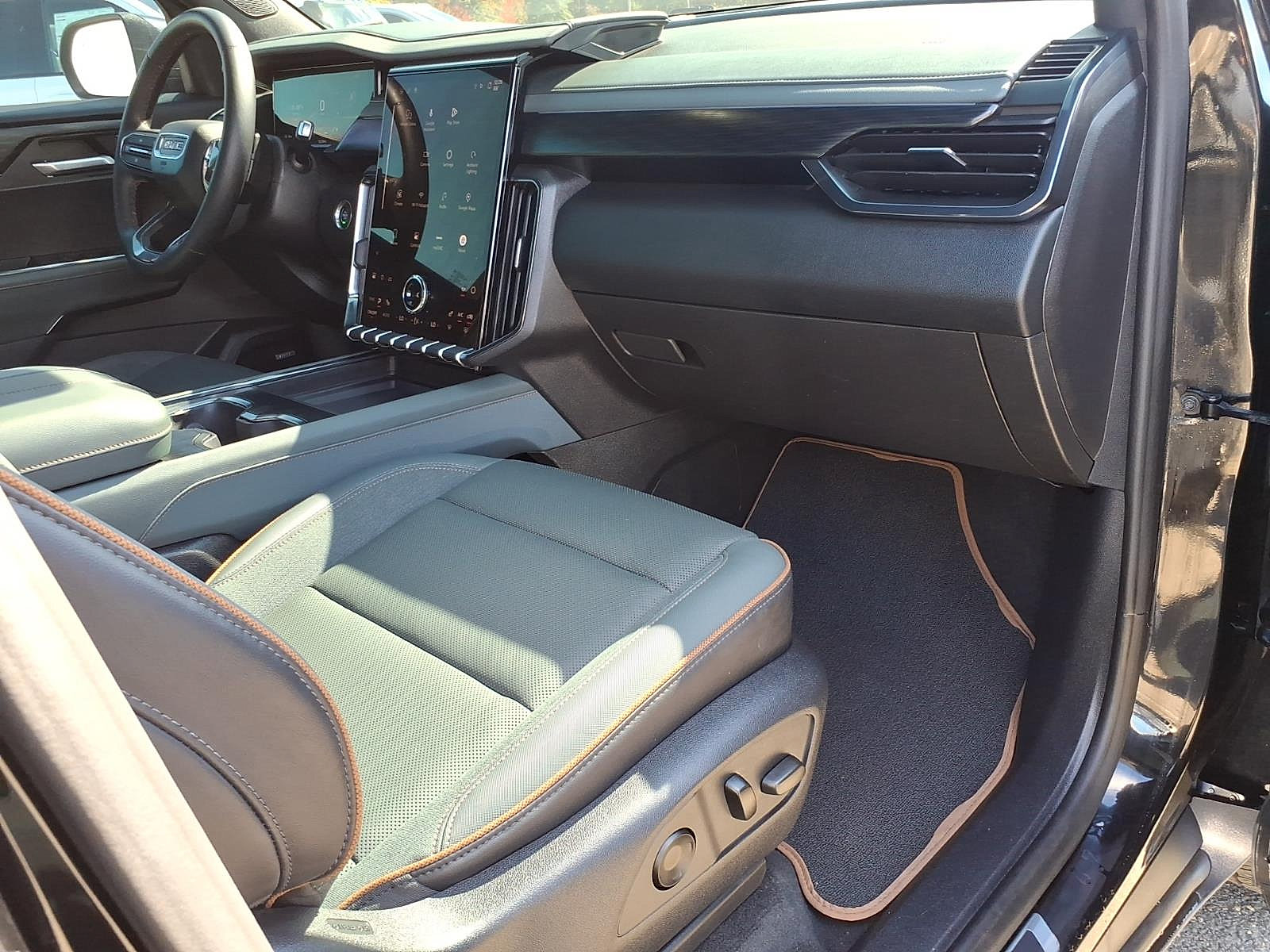 Used 2024 GMC Acadia AT4 AWD/4WD image 8