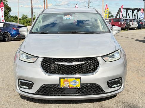 Used 2022 Chrysler Pacifica Touring-L FWD image 98