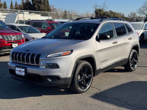 Used 2017 Jeep Cherokee Sport image 1
