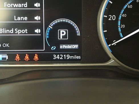 Used 2022 Nissan Leaf S image 14