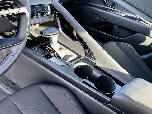 Certified 2025 Hyundai Elantra SEL image 10