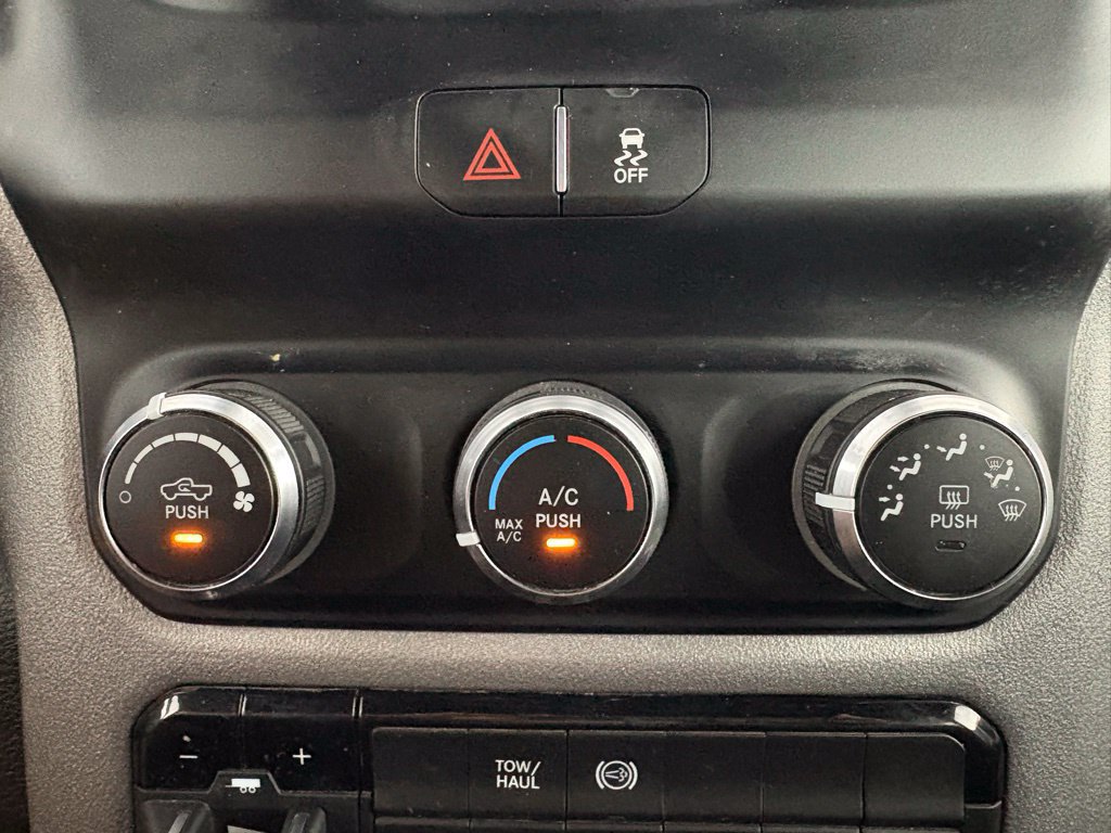 Used 2024 RAM 3500 Tradesman w/ Chrome Appearance Group AWD/4WD image 28