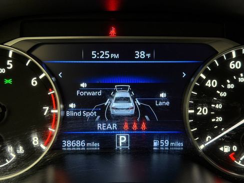 Used 2023 Nissan Altima 2.5 SR image 11