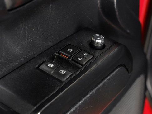 Used 2018 Toyota Tacoma SR RWD image 41
