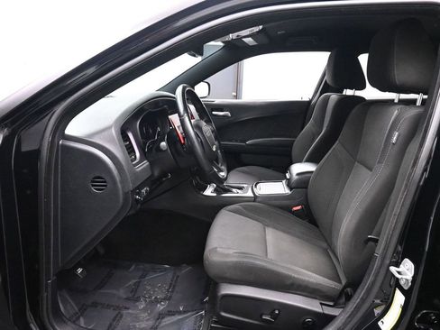 Used 2018 Dodge Charger R/T w/ Blacktop Package image 11