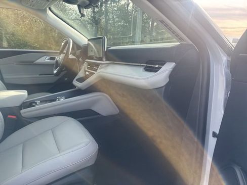 New 2026 Ford Explorer Active w/ Active Comfort Package image 25