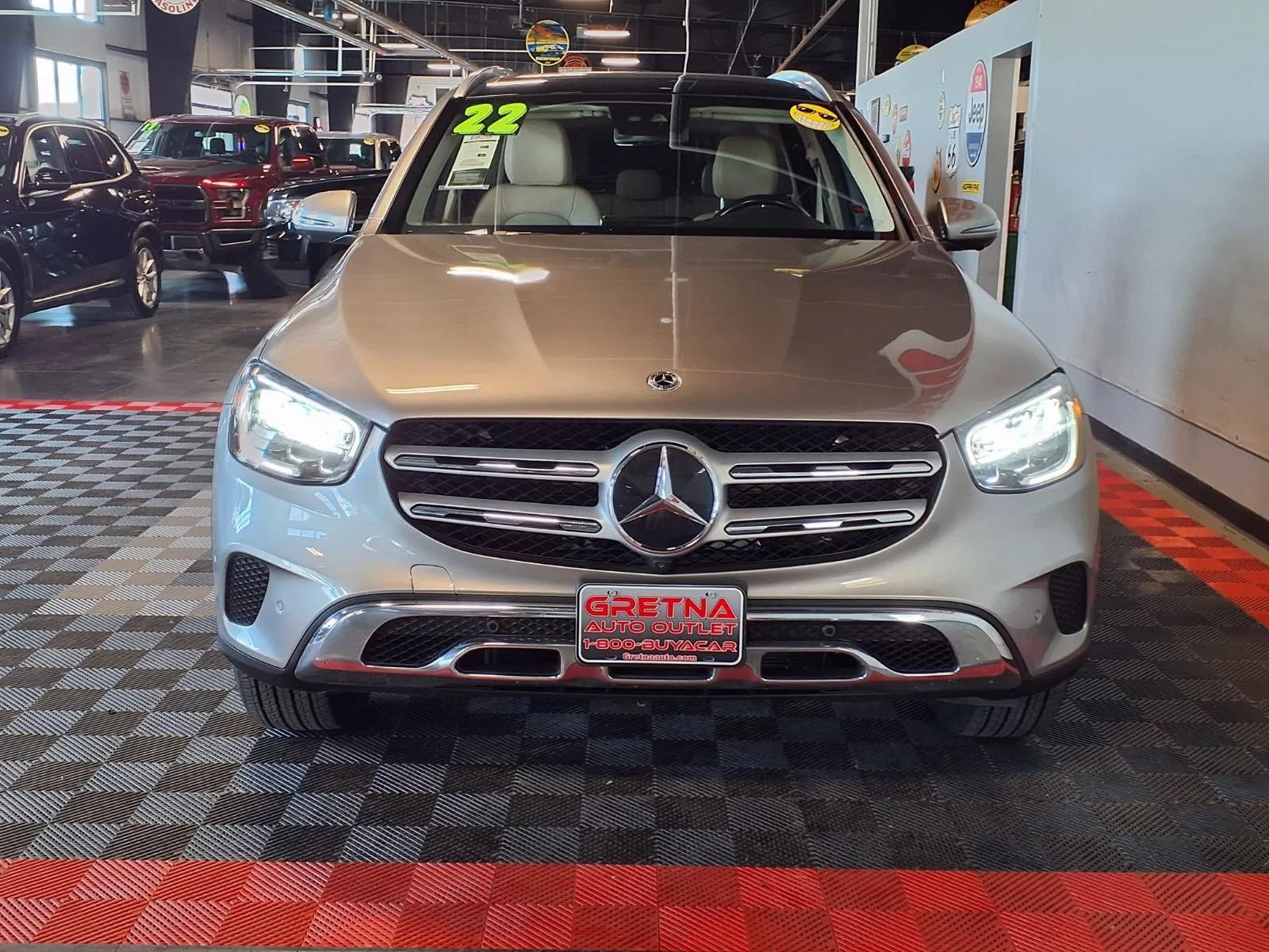 Used 2022 Mercedes-Benz GLC 300 4MATIC image 3