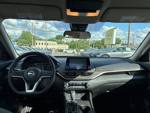 Used 2025 Nissan Altima 2.5 SV FWD image 34