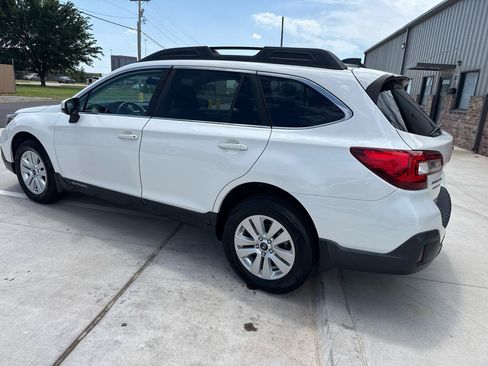 Used 2018 Subaru Outback 2.5i Premium AWD/4WD image 16