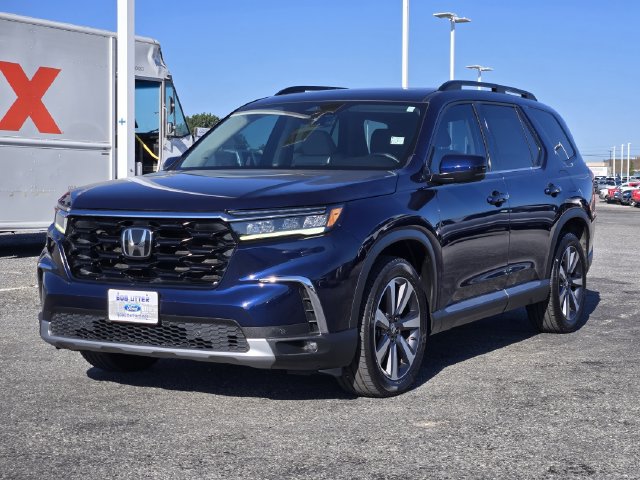 Used 2025 Honda Pilot Touring image 3