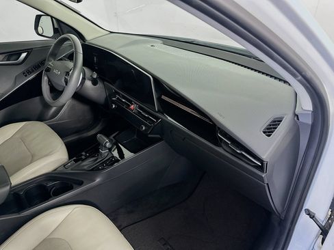 Used 2023 Kia Niro EX FWD image 28