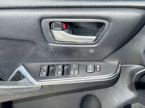 Used 2017 Toyota Camry SE FWD image 13