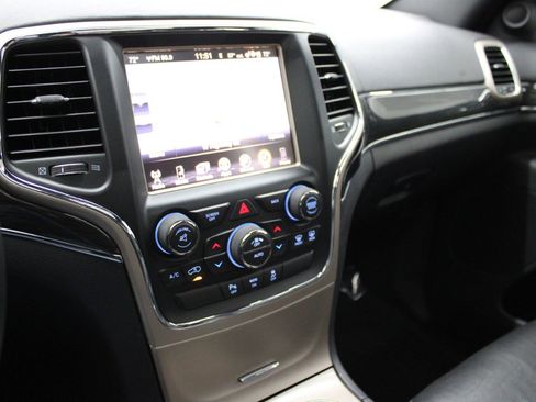 Used 2015 Jeep Grand Cherokee Overland image 23