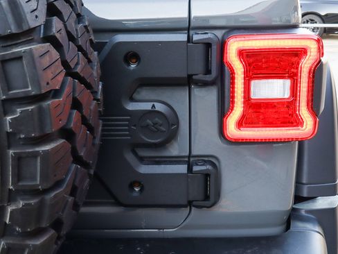 Used 2021 Jeep Wrangler Unlimited Rubicon image 14