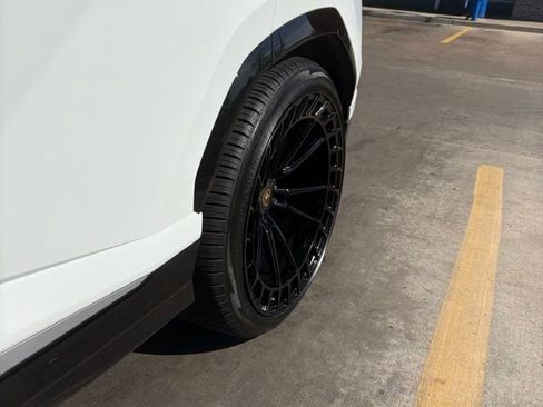 Used 2019 Lamborghini Urus AWD/4WD image 5