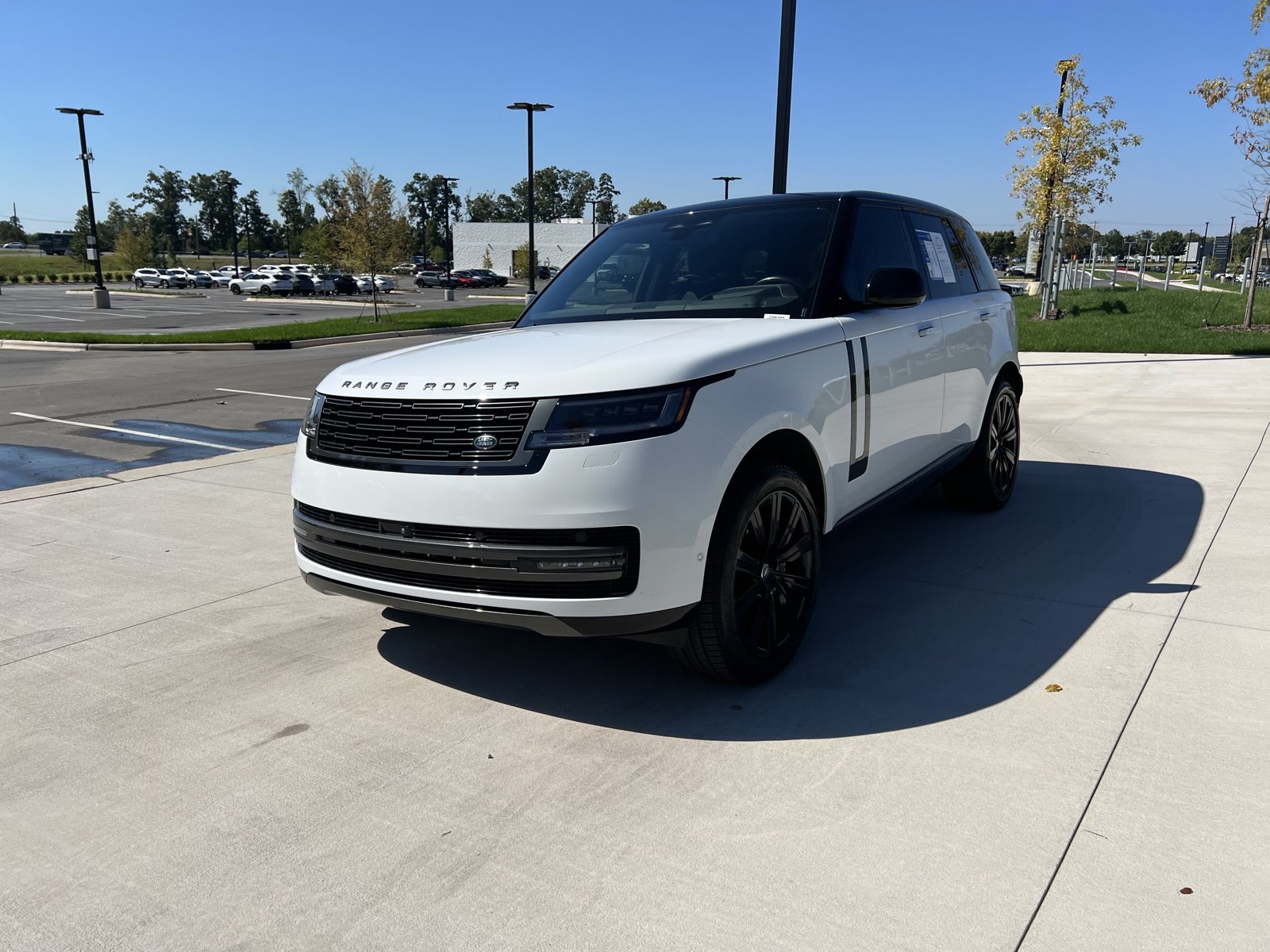Used 2025 Land Rover Range Rover SE AWD/4WD image 4