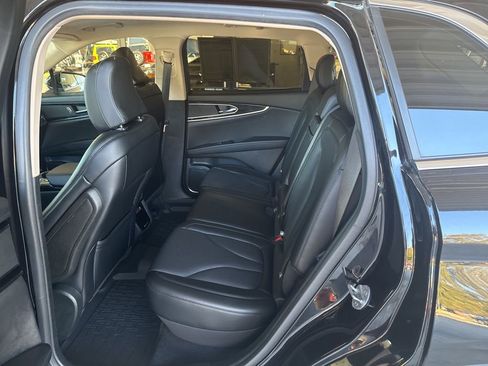 Used 2022 Lincoln Nautilus Reserve image 16