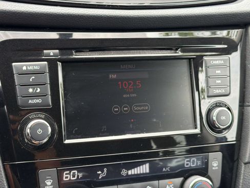 Used 2018 Nissan Rogue SV AWD/4WD image 16