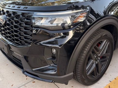 Used 2025 Ford Explorer ST-Line w/ Premium Package RWD image 9