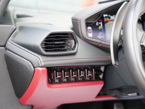 Used 2020 Lamborghini Huracan EVO image 26