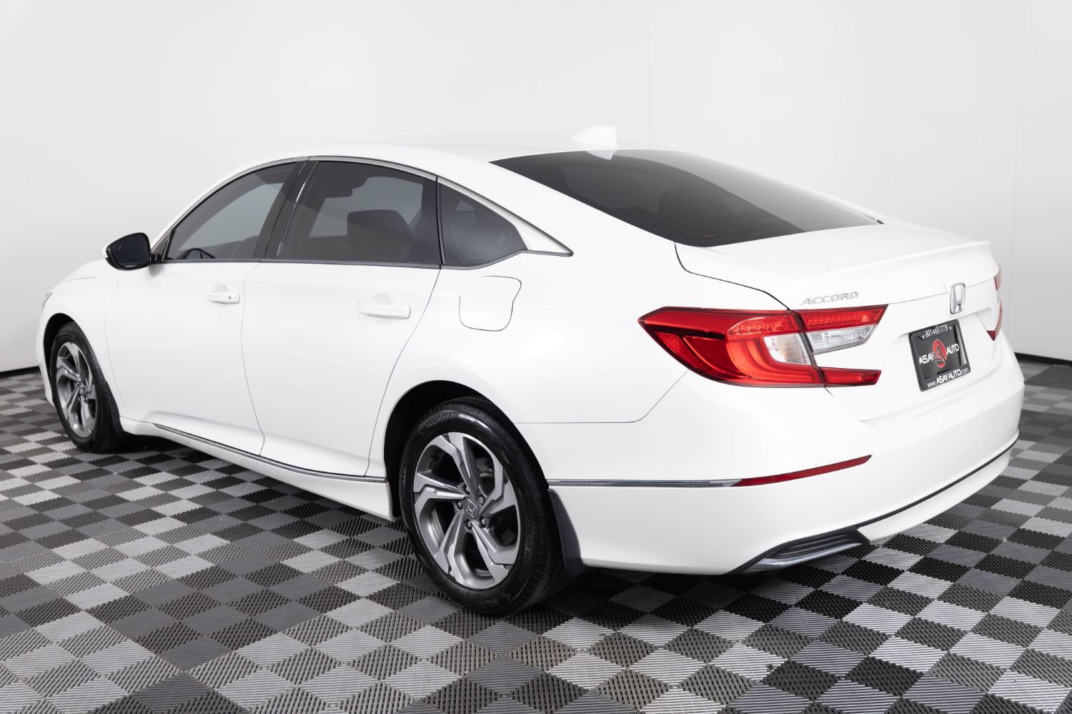 Used 2018 Honda Accord EX image 5