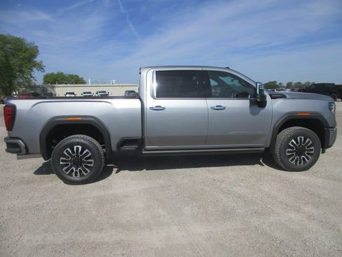 New 2026 GMC Sierra 2500 Denali Ultimate w/ Max Trailering Package AWD/4WD image 3