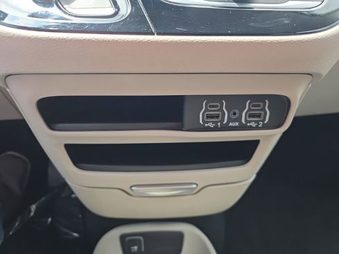 Used 2024 Chrysler Pacifica Touring-L FWD image 20