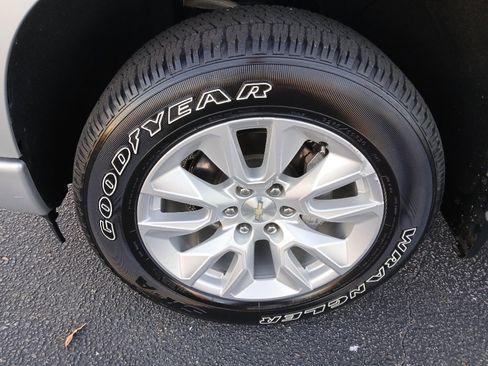 Used 2022 Chevrolet Silverado 1500 Custom image 9