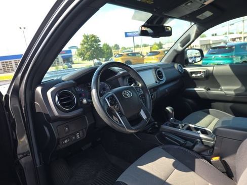 Used 2021 Toyota Tacoma TRD Sport AWD/4WD image 15