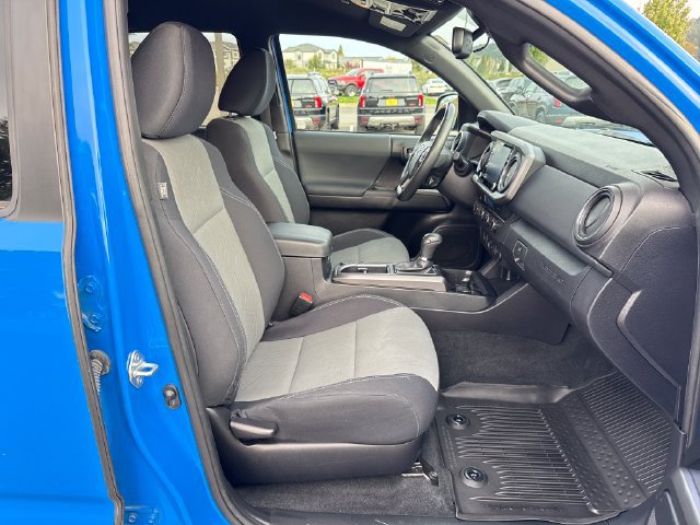Used 2021 Toyota Tacoma TRD Off-Road AWD/4WD image 10