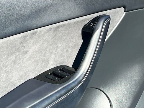 Used 2021 Tesla Model Y Long Range image 17