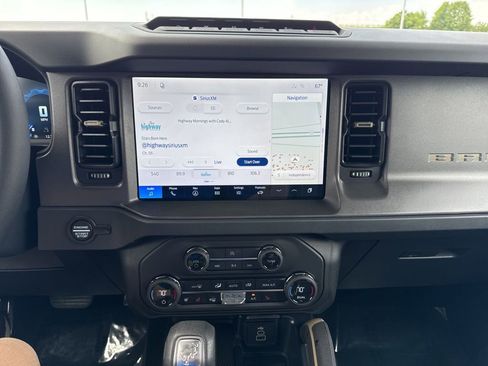 New 2026 Ford Bronco Badlands w/ Sasquatch Package AWD/4WD image 3