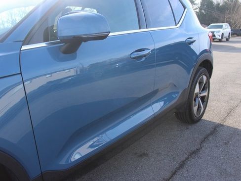 Used 2025 Volvo XC40 B5 Plus image 47