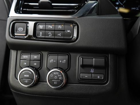 Used 2026 GMC Yukon Denali w/ Denali Reserve Package AWD/4WD image 28