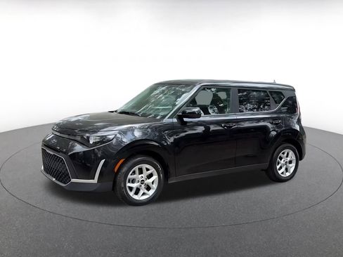 Used 2025 Kia Soul LX w/ LX Technology Package FWD image 8