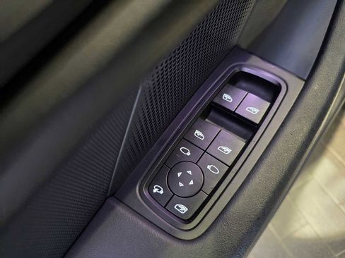 Used 2022 Porsche Taycan 4 Cross Turismo image 25