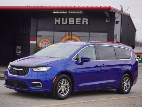 Used 2021 Chrysler Pacifica Touring image 1