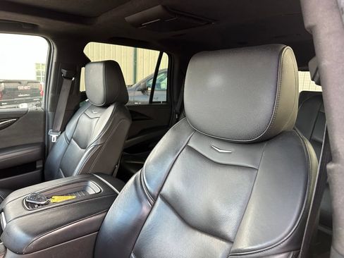 Used 2019 Cadillac Escalade Platinum AWD/4WD image 3