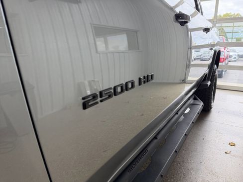 Used 2024 Chevrolet Silverado 2500 ZR2 w/ Technology Package image 3