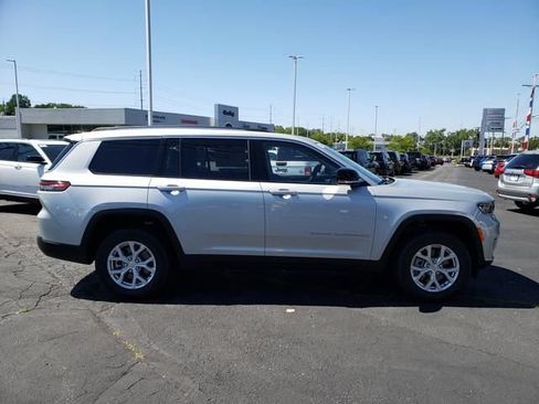 Used 2023 Jeep Grand Cherokee L Limited AWD/4WD image 5