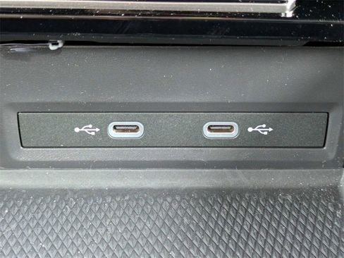 Certified 2024 Volkswagen Atlas Cross Sport SE image 28