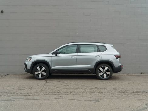 Used 2025 Volkswagen Taos S AWD/4WD image 2