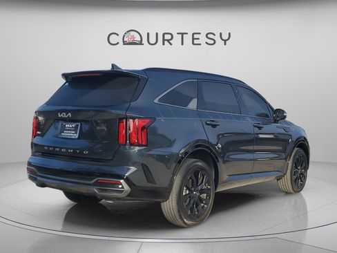 Used 2022 Kia Sorento SX image 3