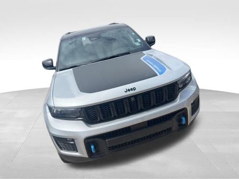 Used 2024 Jeep Grand Cherokee Trailhawk AWD/4WD image 4
