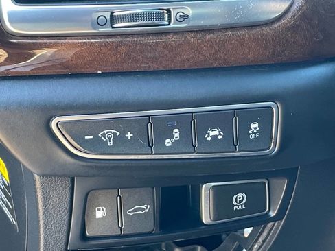 Used 2017 Genesis G90 3.3T Premium image 33