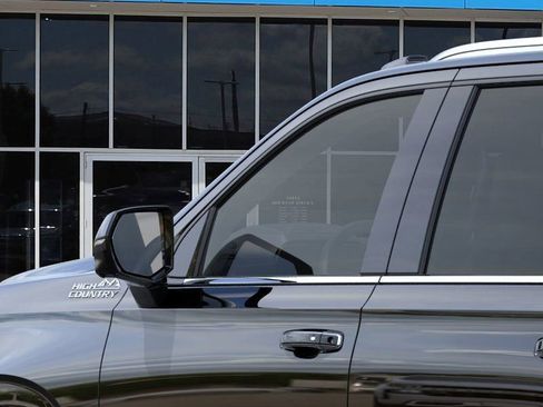 New 2026 Chevrolet Suburban High Country AWD/4WD image 36