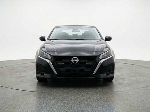 Used 2025 Nissan Altima 2.5 SV image 2